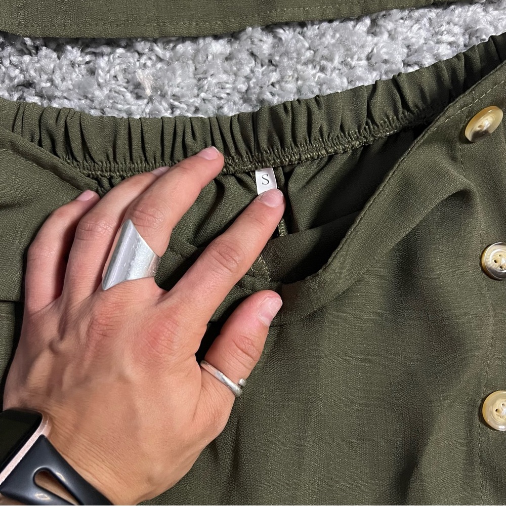 2 piece set - Olive green buttoned crop top skort - Picture 5 of 10